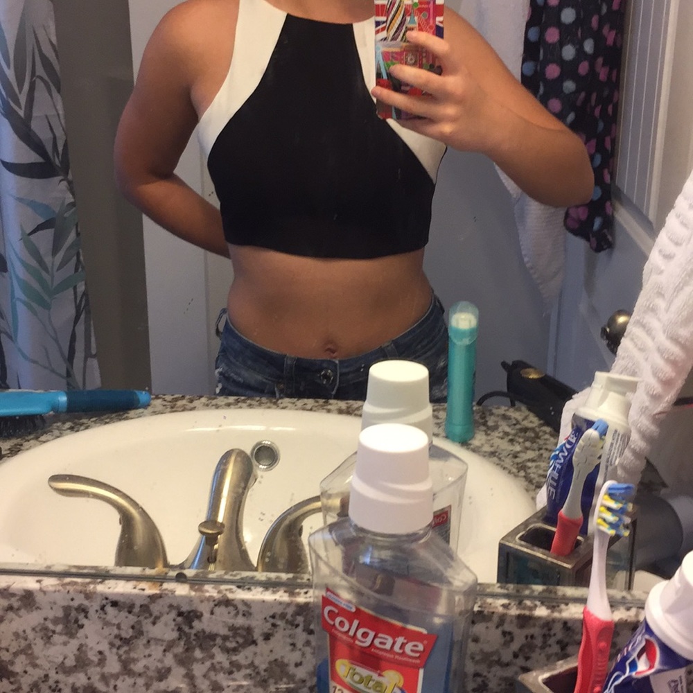 NWT TOBI crop top medium